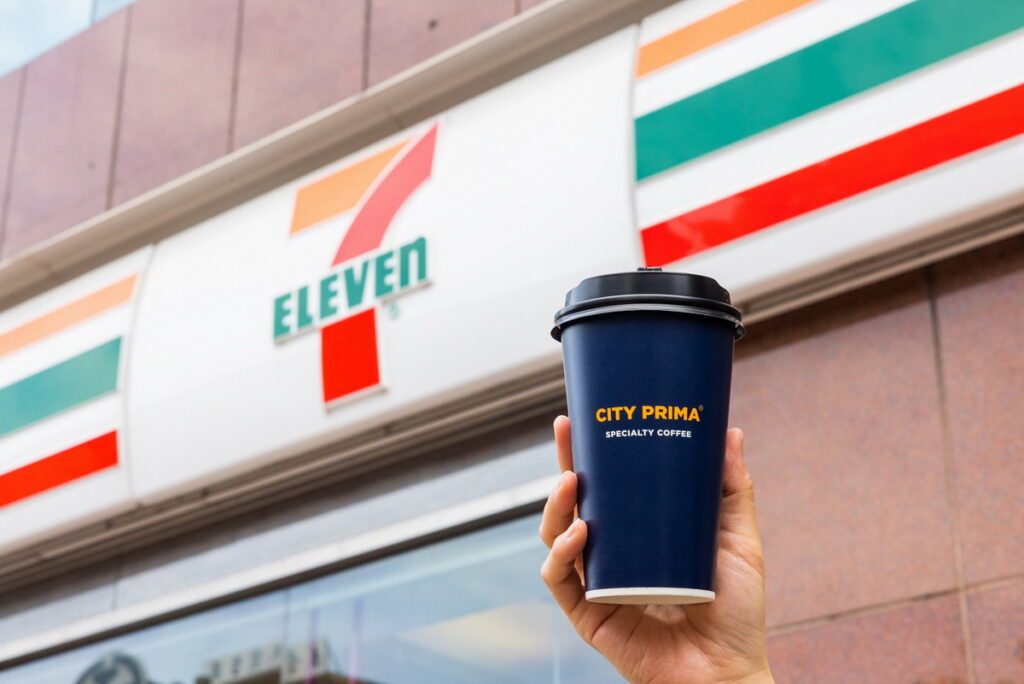 「CITY PRIMA」自2020年成立以來，著重人、店、商品精進優化，每顆精品咖啡豆以「咖啡大師精挑」、「通過CQI認證80分」、「精選產地溯源」三大做法讓杯杯都是極致精品。
