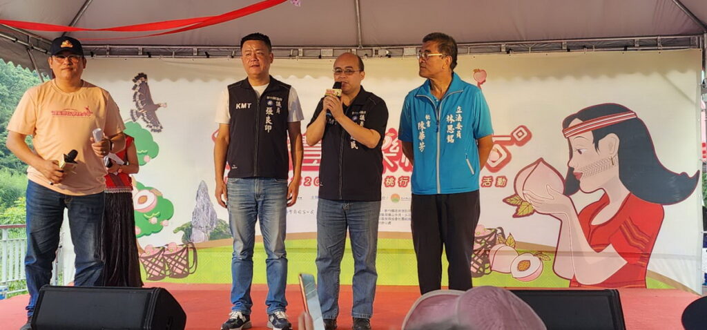 新竹縣尖石鄉公所在6月26日上午10時「嘉樂村泰雅勇士雕像前廣場」舉辦水蜜桃行銷記者會