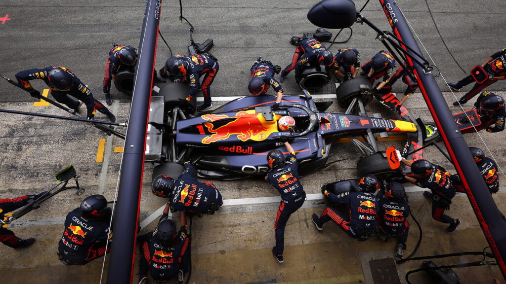 Red Bull 車手Max Verstappen在巴塞隆納加泰羅尼亞賽道中，以異於競爭對手的用胎策略，取得極速領先地位。（Red Bull提供）