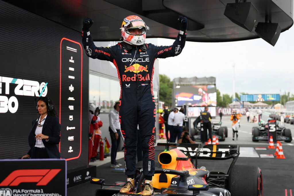 Red Bull車隊的Max Verstappen，從竿位起跑一路領先到終點，並包攬最快單圈速度，獲得本季第五勝