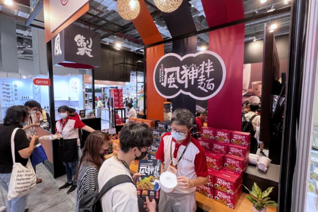 三風製麵用最好的原料生產超過上百款優質好麵，今年推出新品「風神拌麵系列」（圖_三風製麵提供）