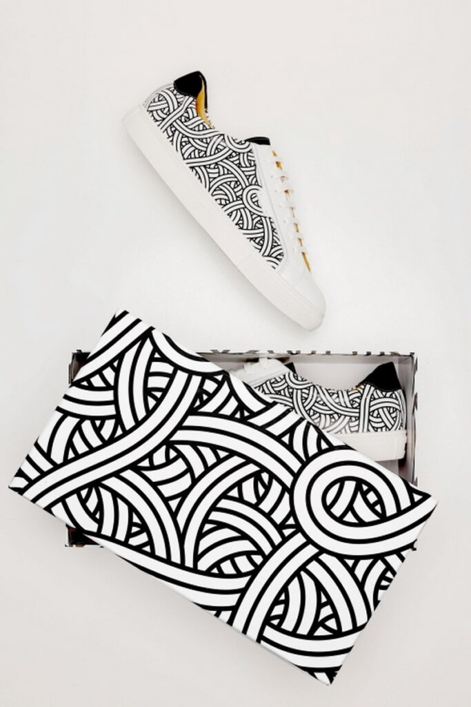 藝術家 Jordane Saget 將特色三條線圖騰，融入林果良品XV1經典皮革小白鞋，完成一雙宛如藝術品般的 ORINGO × JORDANE 聯名小白鞋。