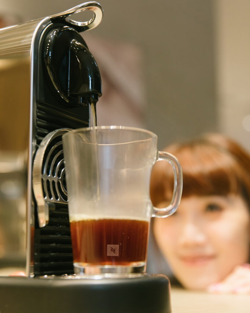 Katia也提及，Nespresso手沖感咖啡萃取60 秒就可以優雅品嚐，滿室咖啡香（照片來源：@katiasusu）