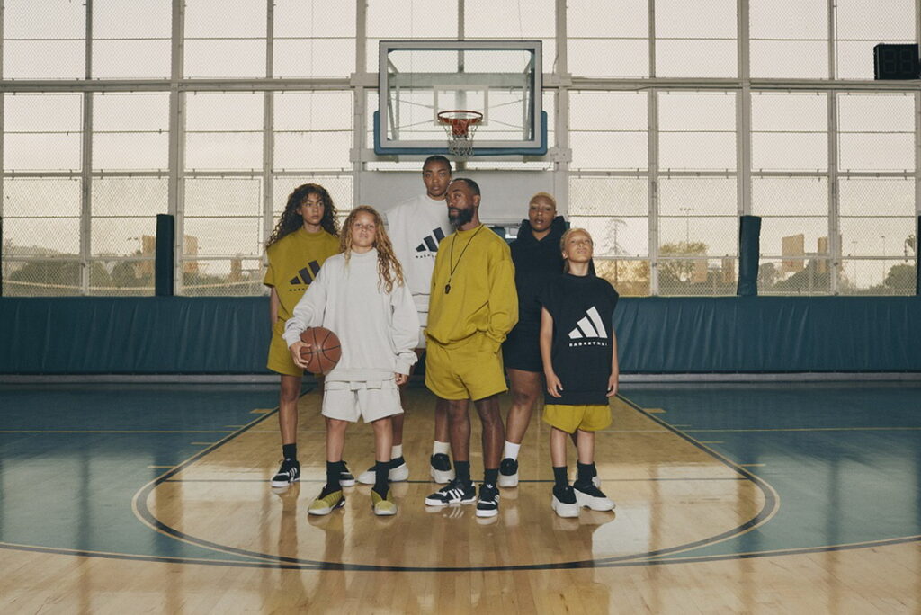  adidas Basketball Chapter 03新配色芥末黃的加入，更是為該系列在極簡風格基礎上帶來不同視覺的樣貌，重新定調籃球時...