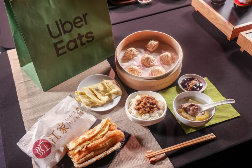 「500碗｜Uber Eats 美食小吃市集」  台北場匯聚8間500碗台北得獎人氣小吃店家共襄盛舉，小吃控想吃的在地美食，來現場（應該）都點的到。（Uber Eats 提供）