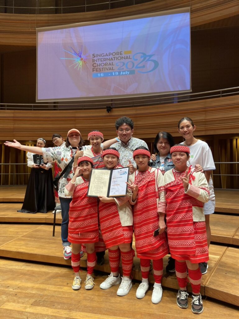 和泰集團「原夢國家隊」桃山國小合唱團於新加坡第七屆國際合唱節
榮獲同聲合唱組《金質獎》。圖／和泰集團
