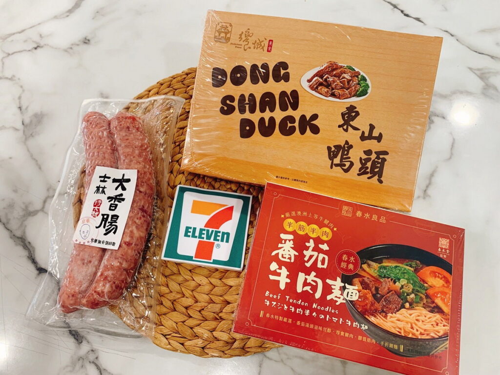 7-ELEVEN中秋預購網羅京華無骨鹽酥雞士林大香腸、饗城東山鴨頭以及春水堂監製的半筋半肉番茄牛肉麵等，讓民眾隨時隨地都能輕鬆享用人氣美食!