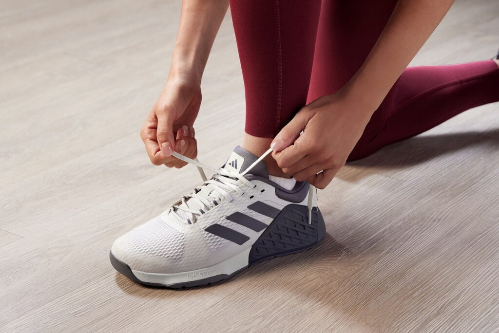 adidas 全新DROPSET 2 TRAINER訓練鞋，採用不同密度的EVA中底，助於在負重訓練時穩定性又兼具穿著舒適度
