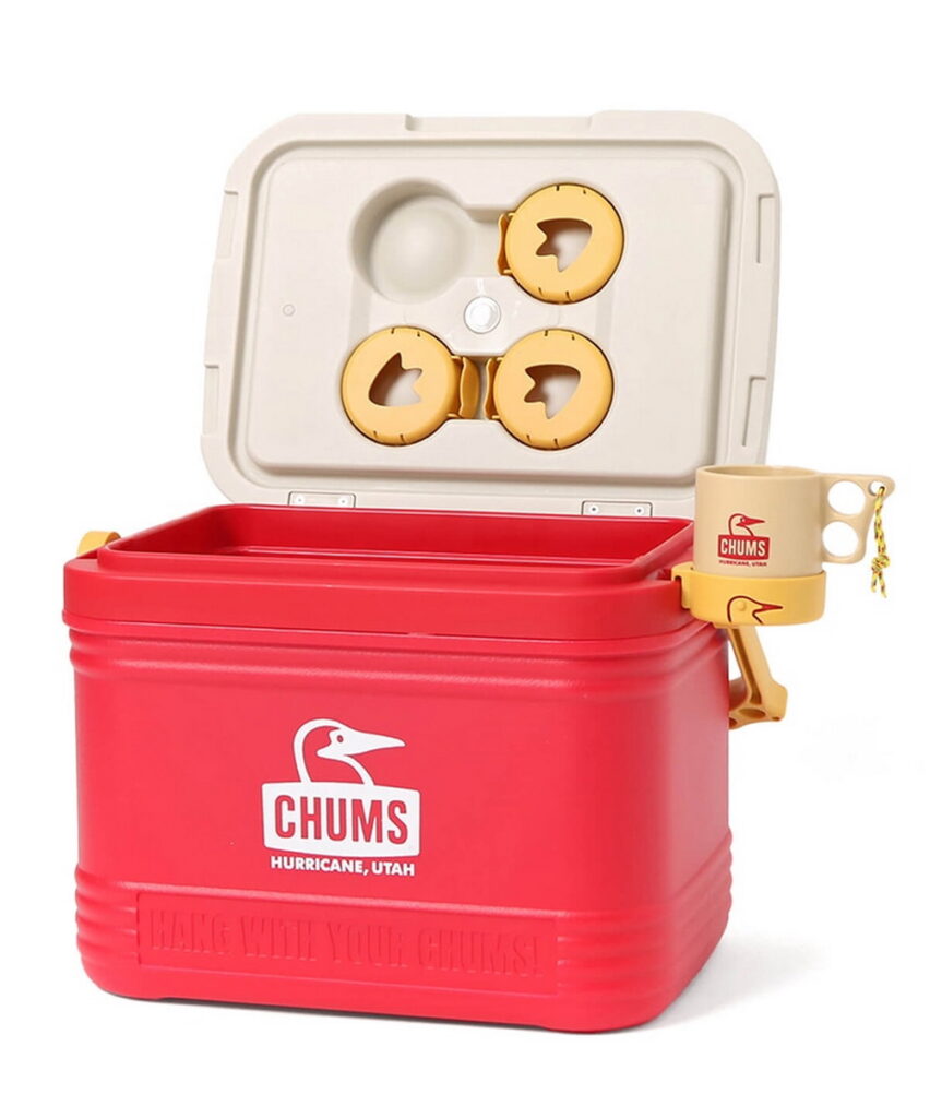 CHUMS「Camper Cooler 18L日系冰桶」採品牌經典配色，兼具功能性和設計感。