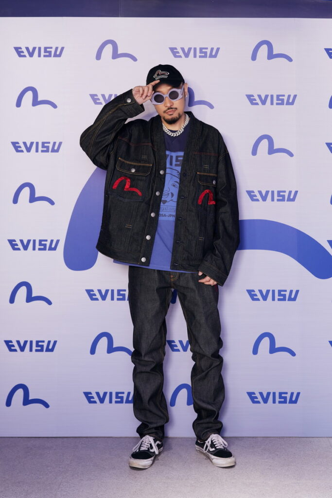 MC HotDog演繹EVISU獨家二神聚財圖刺繡牛仔和服外套