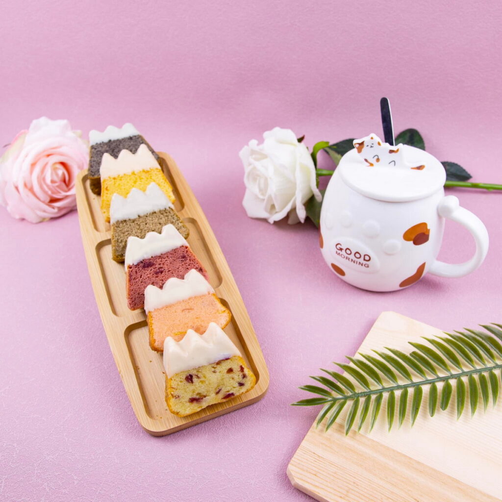 『富士cafe』 推出富士山造型磅蛋糕，茉莉花茶、柑橘、檸檬玫瑰、芝麻、鳳梨、洛神花等六款ロ味。