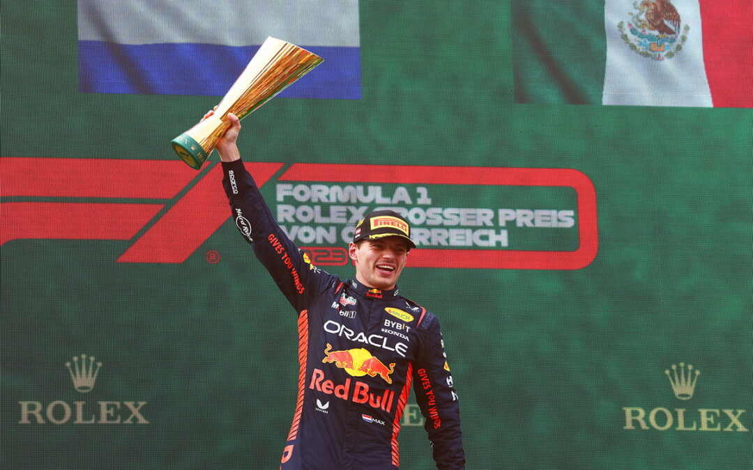 制霸主場！Red Bull車隊Max Verstappen回歸紅牛賽道奪冠 Sergio Pérez競速超車登上頒獎台