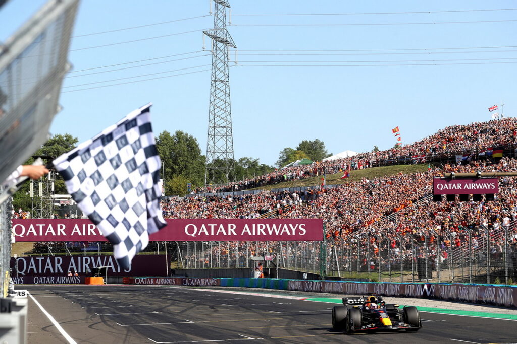  Max Verstappen行駛RB19在F1匈牙利大獎賽拿下他本季的第9場勝利（圖片來源：Red Bull）