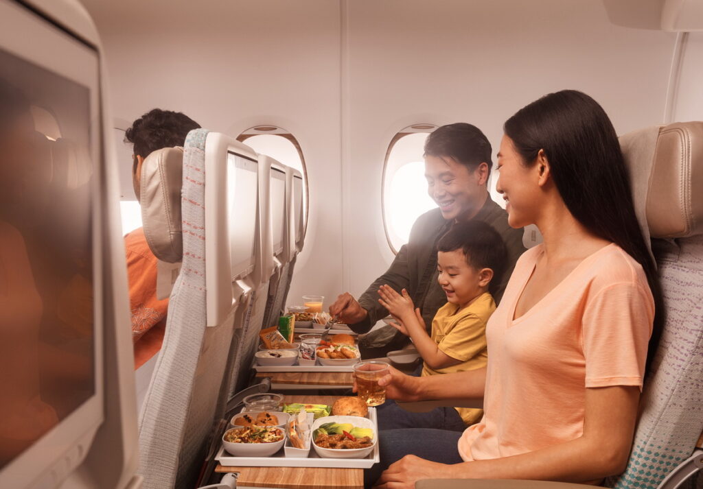 阿聯酋航空提供各種好吃又營養的兒童餐，包含深受小朋友喜愛的可口雞塊、起司通心粉及披薩。