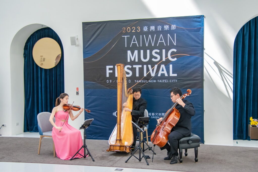 灣聲樂團三位音樂家現場演奏，提前感受臺灣音樂節的動人魅力。