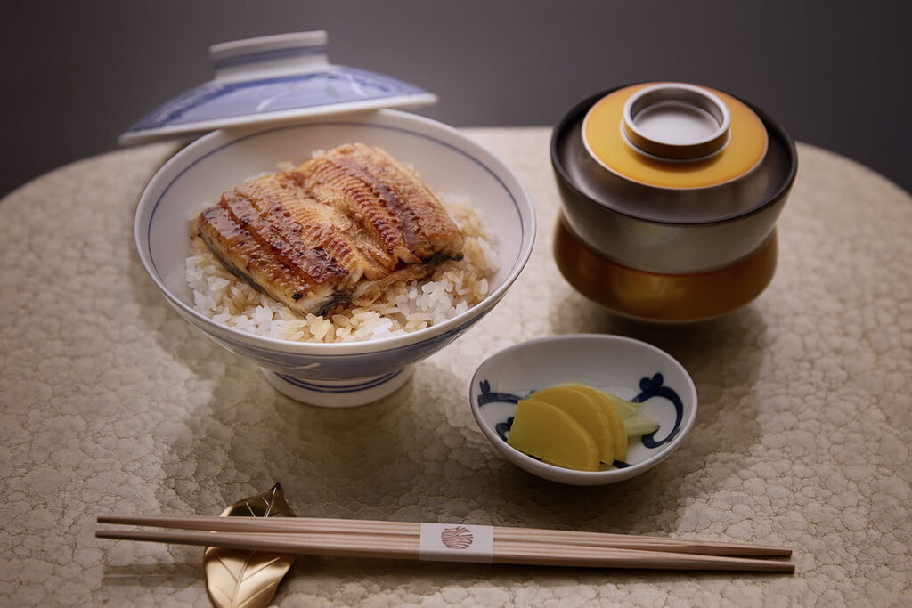 JR東日本大飯店台北HAYASE日本料理即日起至8月20日期間用餐可加價200元食是升等為「迷你鰻魚丼飯」