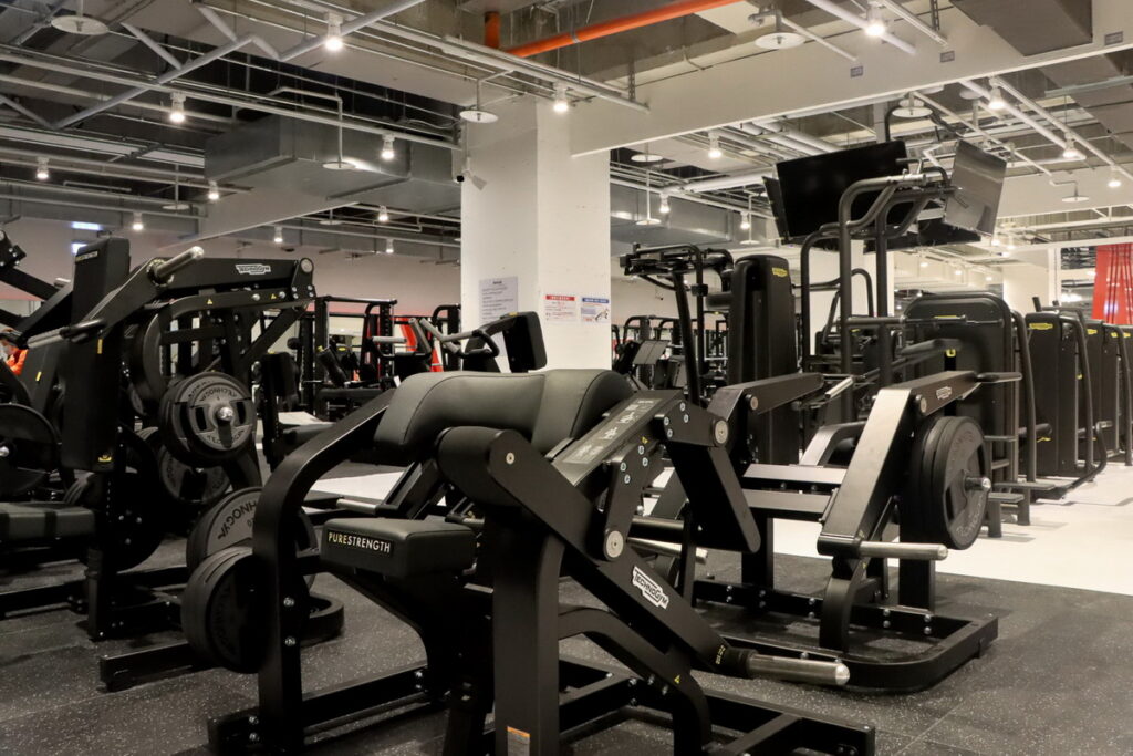 「JEXER FITNESS＆SPA南京復興」還提供專門為胸、臀、腿、背訓練的5台多功能史密斯機及2台全台獨家女性專用蜜臀腿專用器材