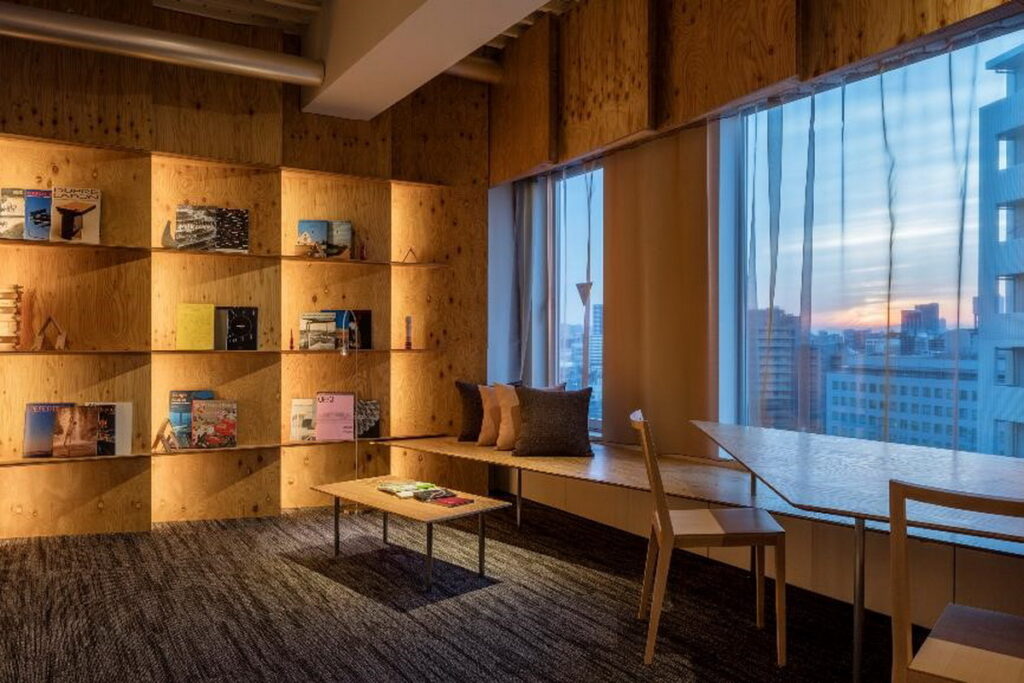 以愛書者的私人書齋為設計概念的客房--「圖書室套房（Library Suite）」。（© ONE＠Tokyo）