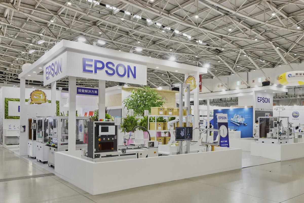 今年光榮迎來Epson機械手臂40周年，Epson於自動化大展中規劃多個機械手臂應用展示區，展出相較以往更加全面的智慧製造解決方案。