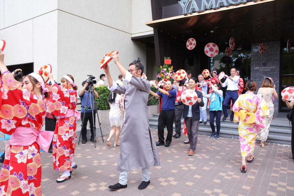 山形縣著名花笠舞表演，現場驚喜呈現動感的活力舞蹈