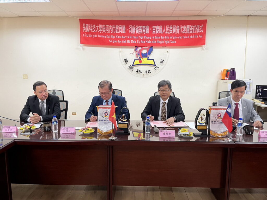 圖文說明：越南代表團參訪吳鳳科大締結盟約促進學術交流，吳鳳科大代表簽約盧維新副校長