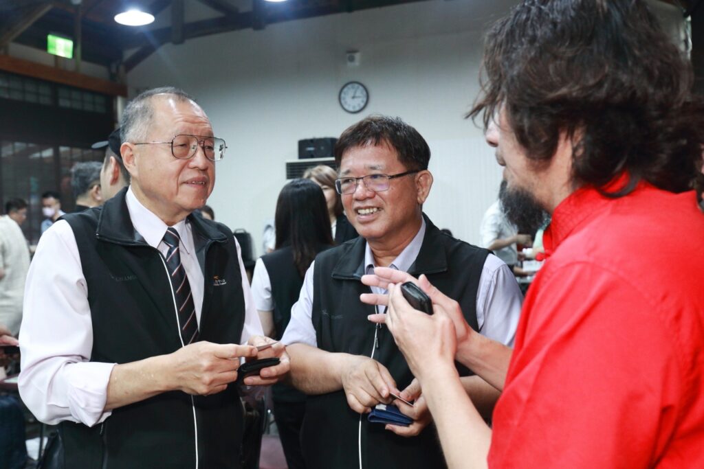 中國生產力中心總經理張寶誠(右)出席活動，同與會者分享交流。