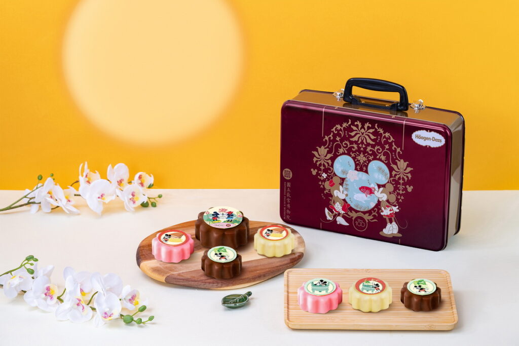 Häagen-Dazs攜手國立故宮博物院，推出「典藏故宮迪士尼百年慶典冰淇淋月餅禮盒」，與米奇米妮造型設計一起激盪迷人火花！