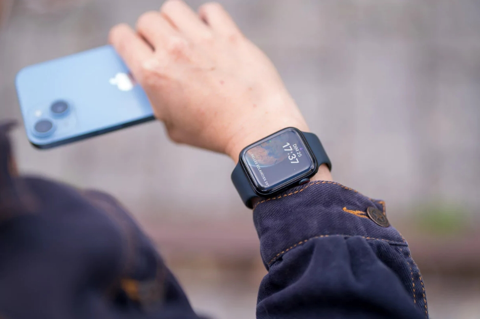 傑昇通信推薦情人節低調放閃，又兼具實用功能的Apple Watch SE2，44mm GPS版只要7,990元