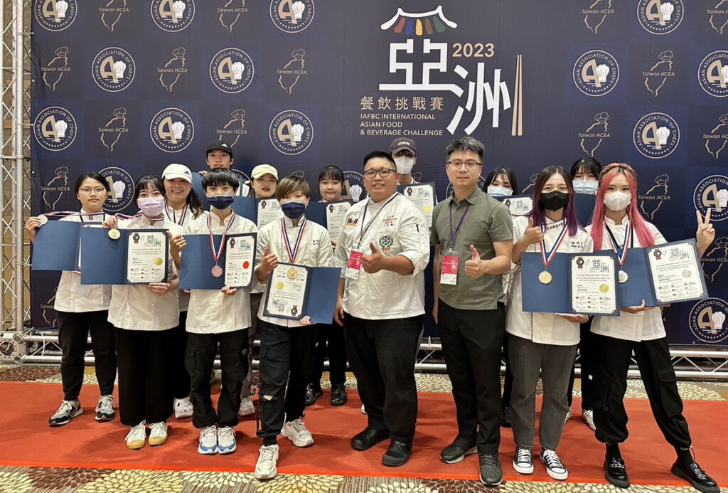 弘光科大13名學生參加「2023IAFBC亞洲餐飲挑戰賽」共奪得5面金牌6面銀2面銅牌佳績。