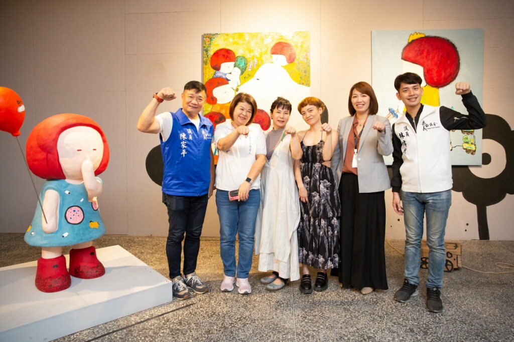 嘉義在地知名企業承億集團攜手當代藝術家寧芮潔(右3)舉辦『MOI國王的森林城市』創作個