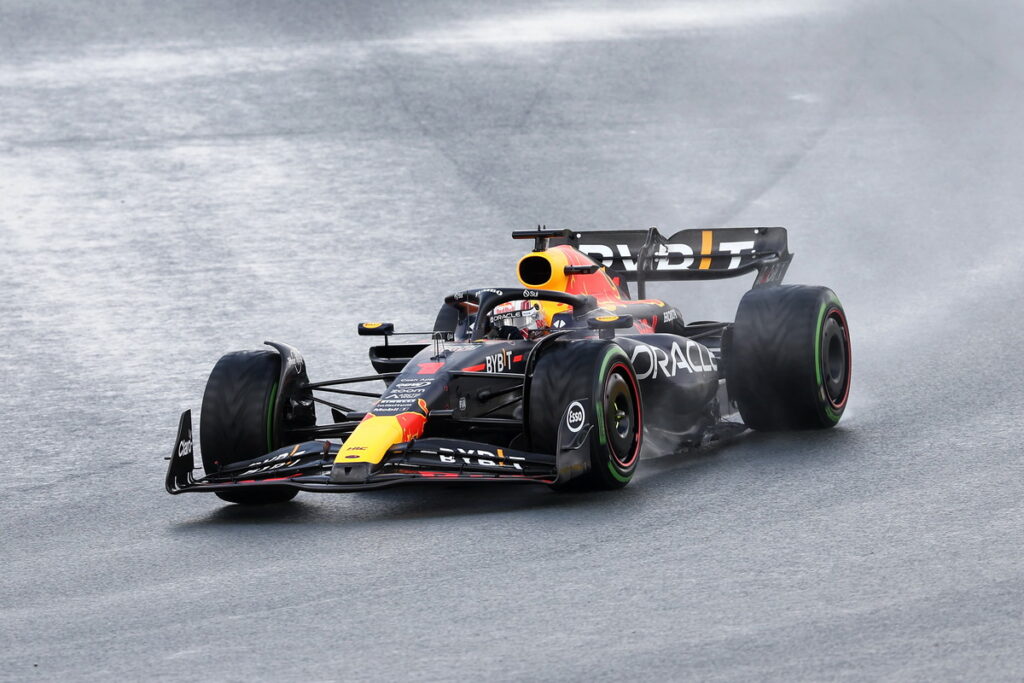 陣雨襲擊荷蘭大獎賽道，Max Verstappen掌控得宜，不受大雨影響，贏得了本季的第11個冠軍。（Red _Bull提供）