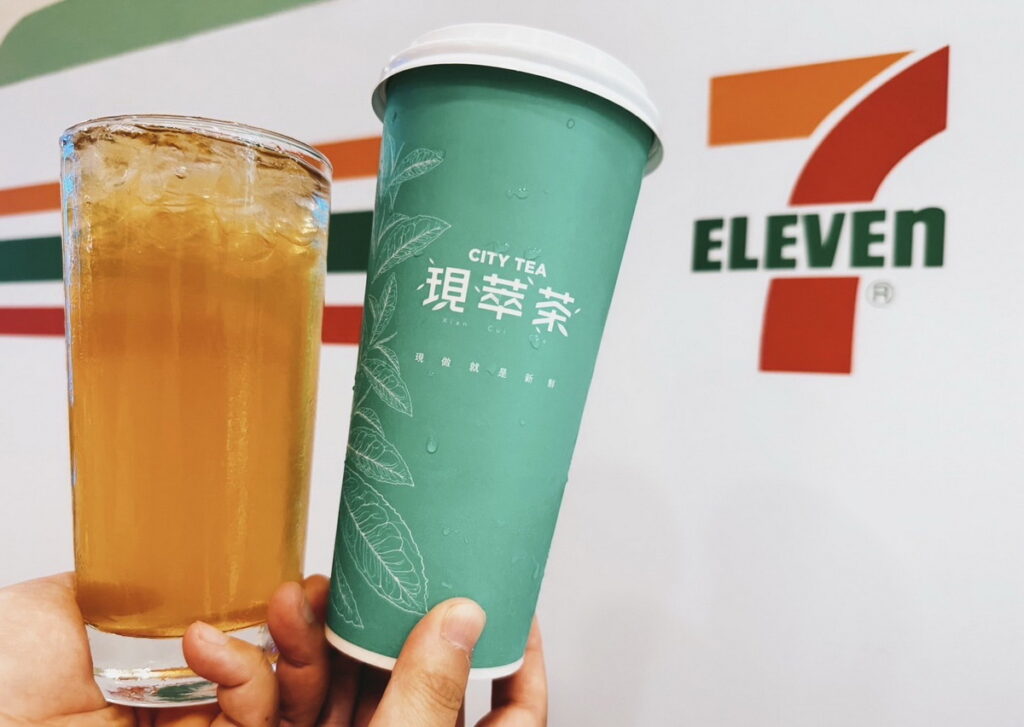 _CITY TEA現萃茶也推出重磅新品「青梅冰茶」，四季春青茶與台灣青梅調合，香氣滿溢、尾韻清爽酸甜不膩口。