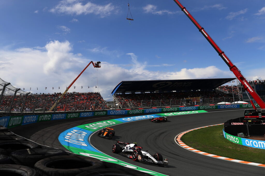 F1荷蘭大獎賽在台灣時間27日晚間登場，荷蘭籍車手Max Verstappen為Red Bull車隊在家鄉三度奪冠締造歷史。（Red _Bull提供）