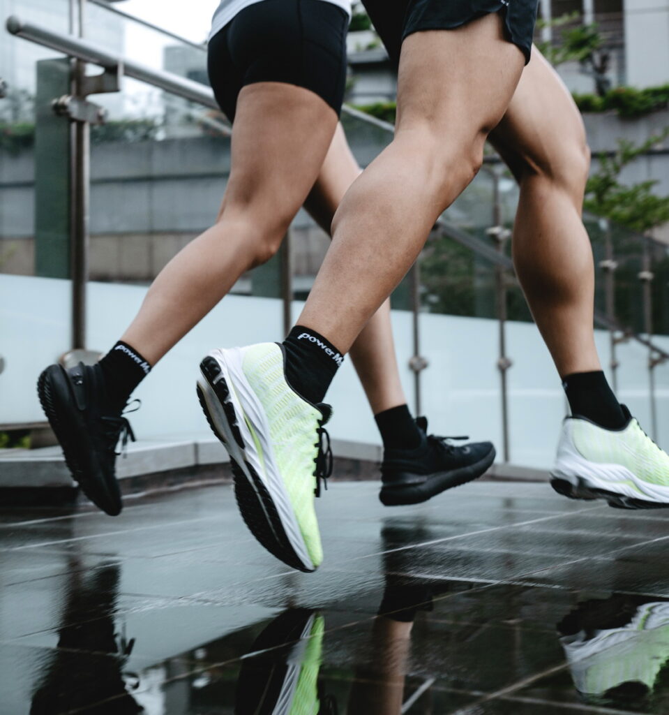  國立體育大學研究證實，穿著PowerMax貼紮型跑襪測試，結果顯示有助提升腳踝穩定性與提高運動表現_