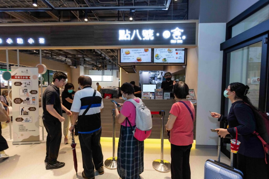 ▲知名點心品牌「點八號」進駐臺北榮總長青樓與第二門診美食廣場。