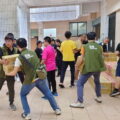 芥菜種會防救災服務中心人員參與在南投縣埔里鎮謝緯紀念營地的物資運送。（芥菜種會提供）