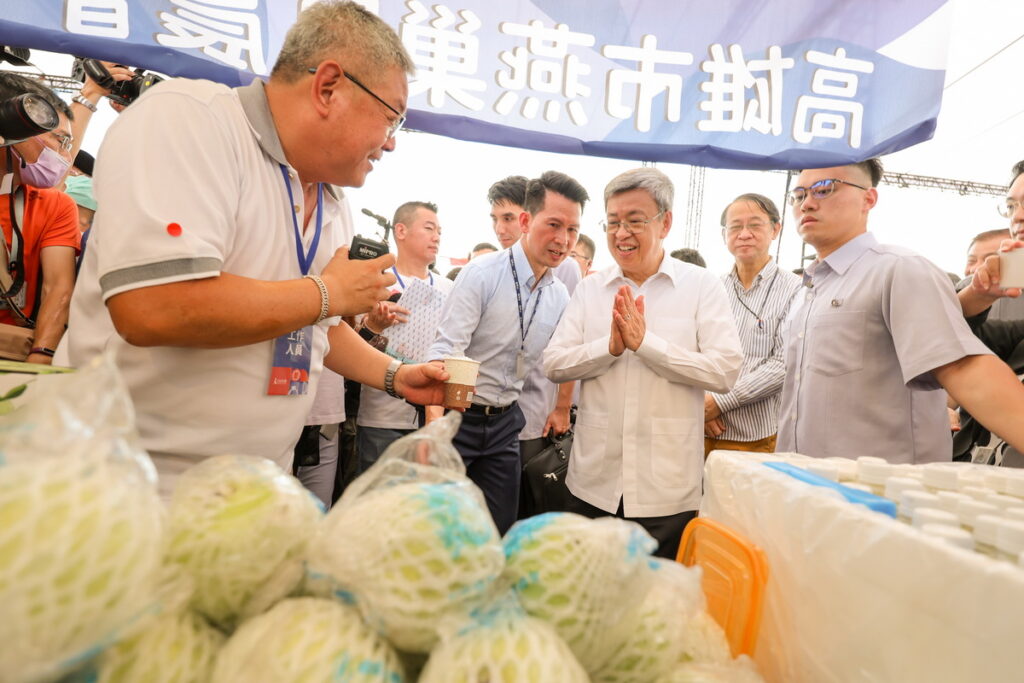 陳建仁院長、泉裕泰代表也一同逛攤位，支持台日優質農產品