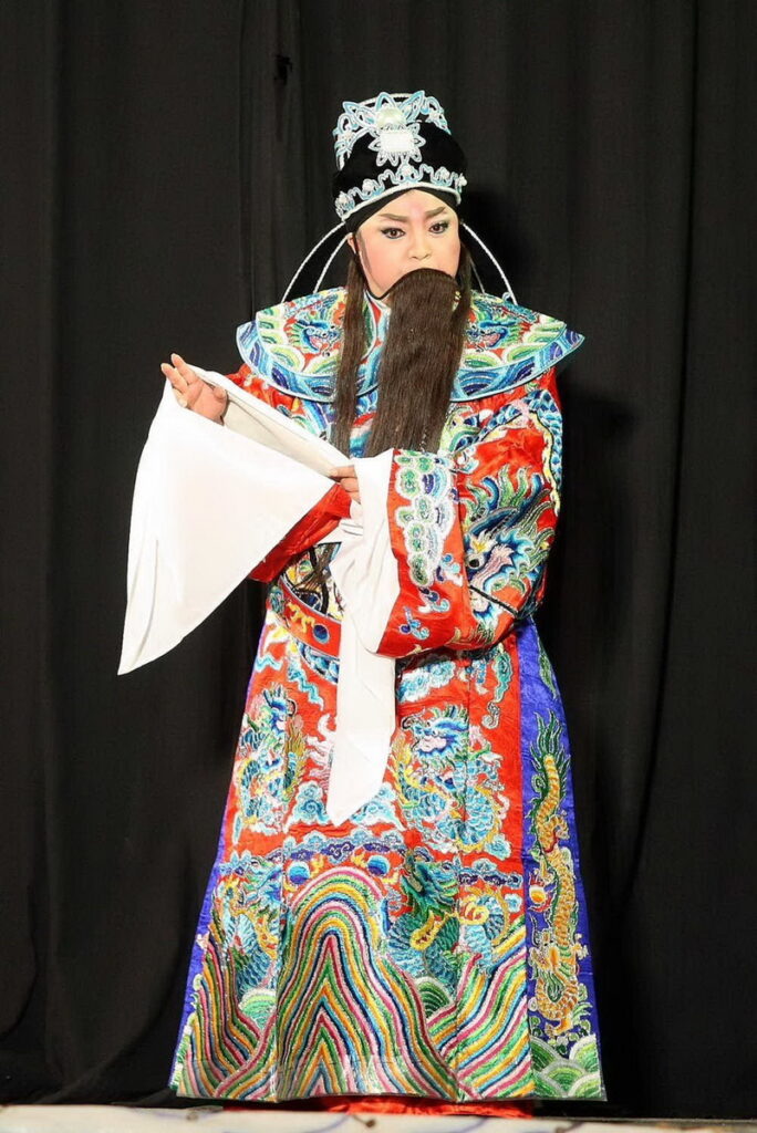 陳美雲老師於《攀枝淚》中飾演韓國華1。照片來源：陳美雲歌劇團提供。