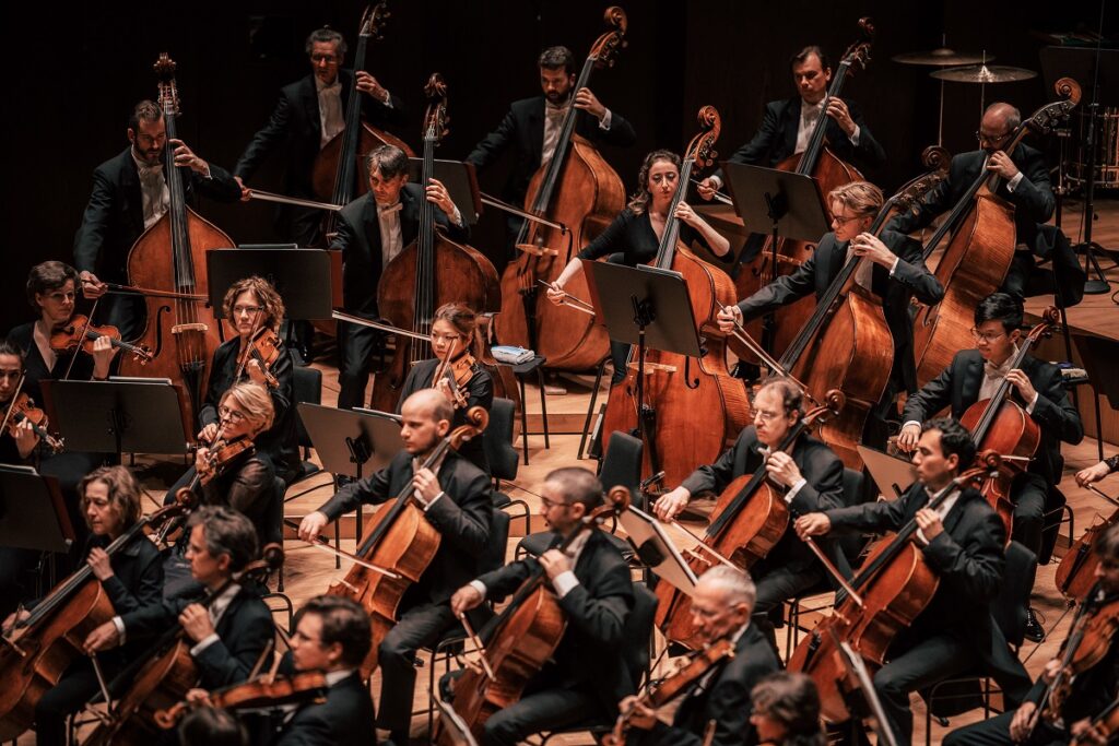 貝多芬的《皇帝協奏曲》、布拉姆斯唯一的小提琴協奏曲，以及布魯克納的第七號交響曲等眾多經典作品，都由該樂團首演（圖/歌劇院提供© Tom Thiele, 2021）