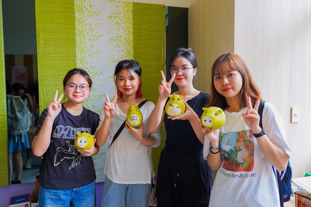 朝陽科大越南學生手作創意文旦，外型十分討喜。（圖/朝陽科大提供）