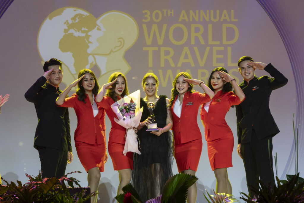 AirAsia連續第七年奪得「亞洲領先的低成本航空公司機艙服務員獎」
