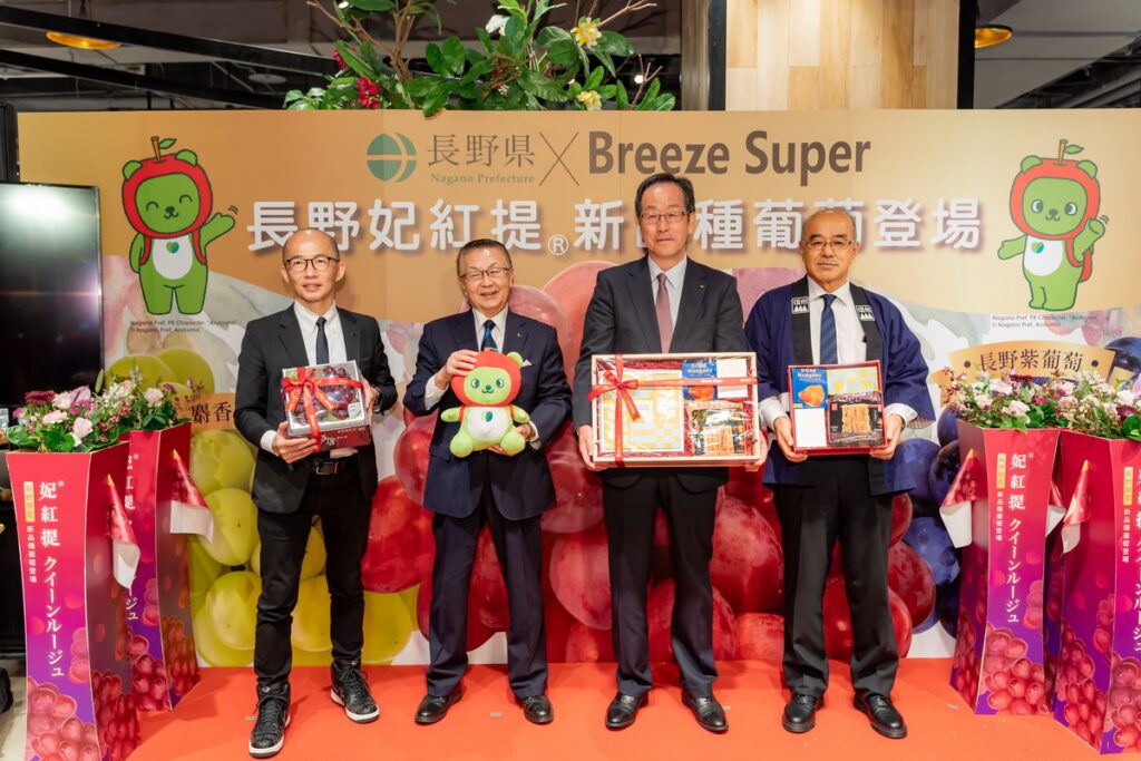 微風超市（Breeze Super）副總經理　羅　大為　先生 微風廣場（Breeze Center）常務董事　岡　一郎　先生、從日本長野縣遠道而來的長野縣副知事 関 昇一郎 先生、JA全農長野果實専門委員會委員長 小池 宏明 先生，皆共同出席本次活動。