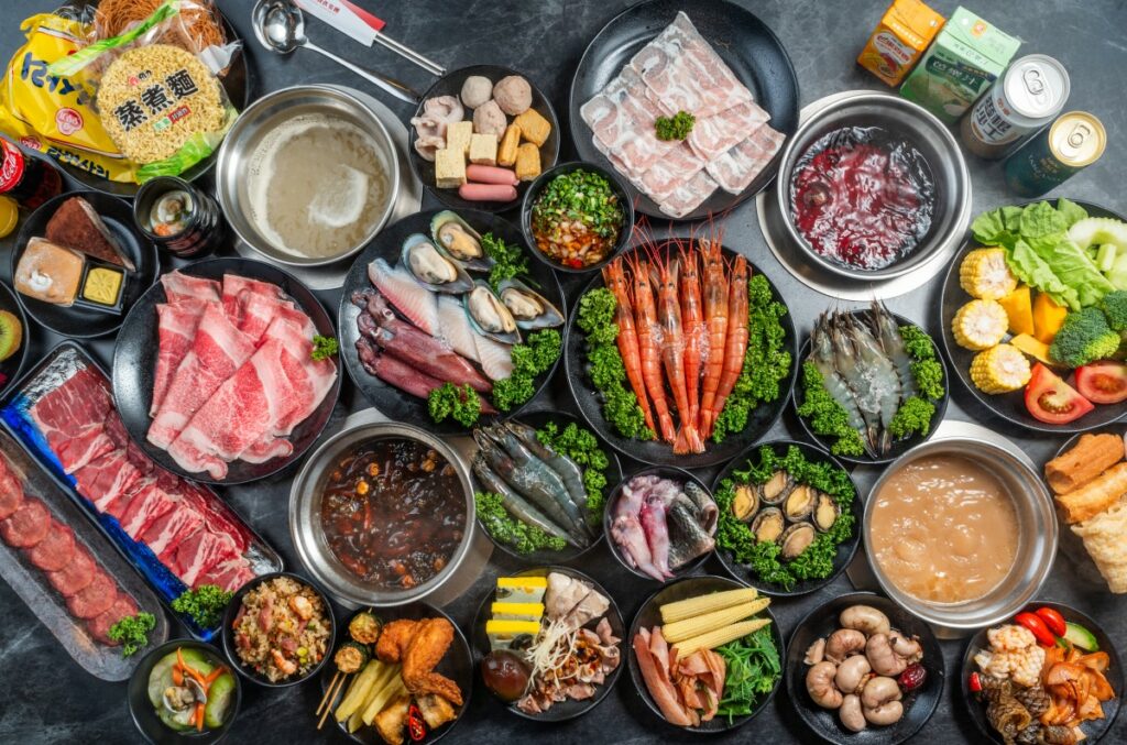 入秋季，吃火鍋最幸福，千葉火鍋10月推出持會員卡壽星吃鍋5折起。圖／千葉火鍋提供
