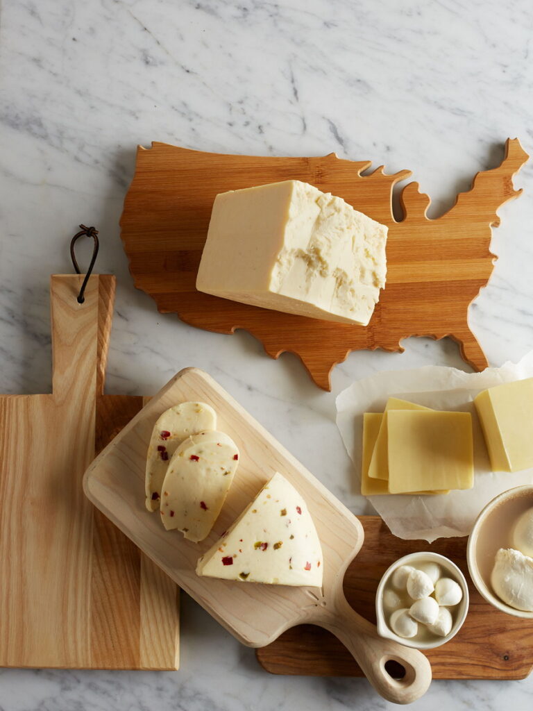 The USA Cheese Guild成立於2019年，通過美國乳酪專員™認證計劃 (USA Cheese Specialist™ Certification Program) 等項目為全球乳酪生產商提供支持