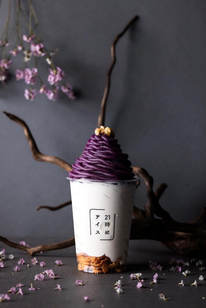 21 Ji Ni Ice的人氣商品「紫芋蒙布朗」看來十分誘人，風味獨特，令不少顧客趨之若鶩。（Ⓒ21niice＿tokyo＿komazawa） 