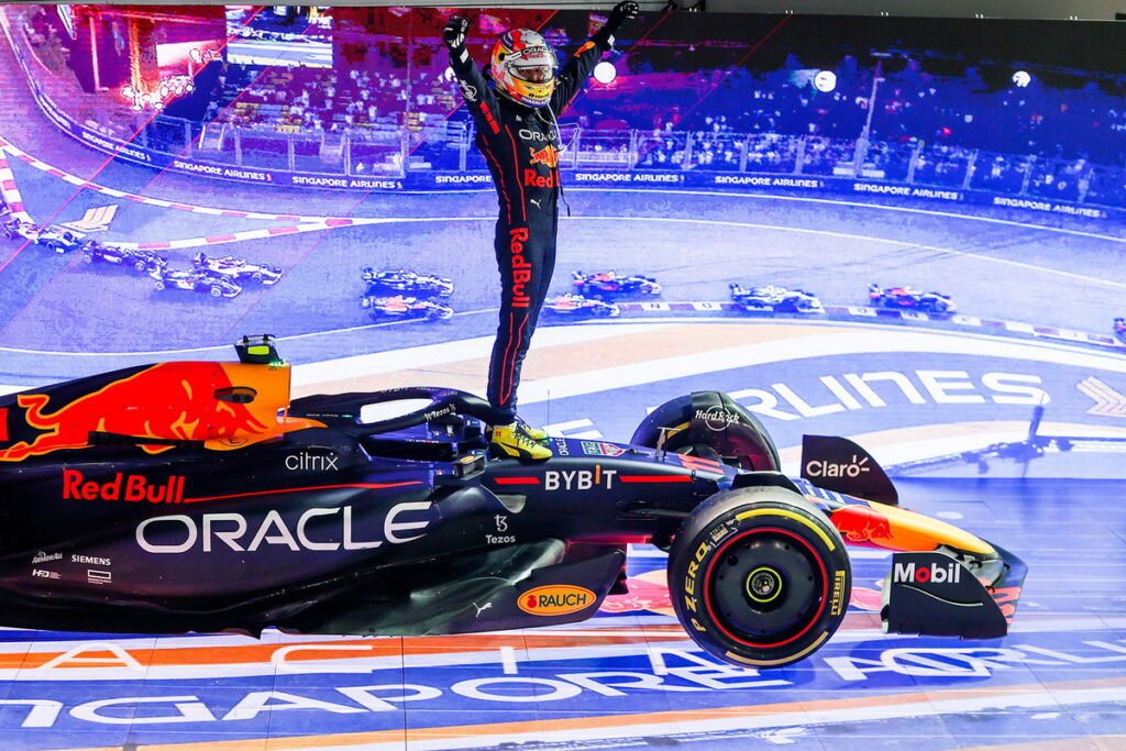 2022年新加坡大獎賽是由Red Bull車手Sergio Perez（Checo）拿下冠軍，本週末賽事將力求展現去年區色實力（Red Bull提供）