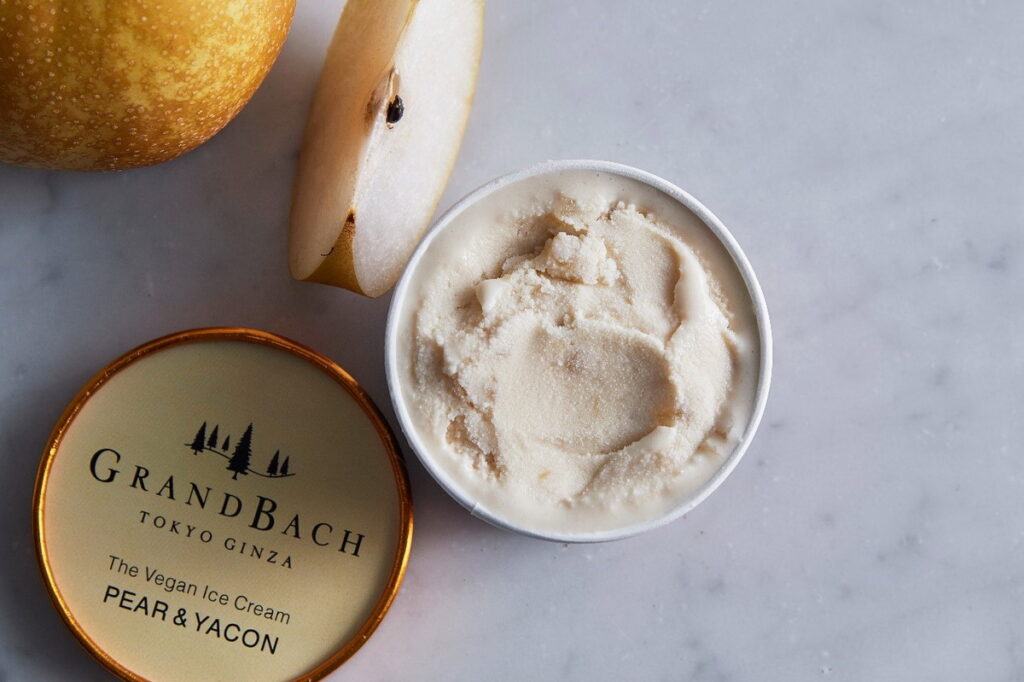 東京銀座格蘭巴哈飯店和8ablish的合作新推出「梨與菊薯」口味冰淇淋，是只有該飯店才能品嘗到的口味。（© 8ablish.com）