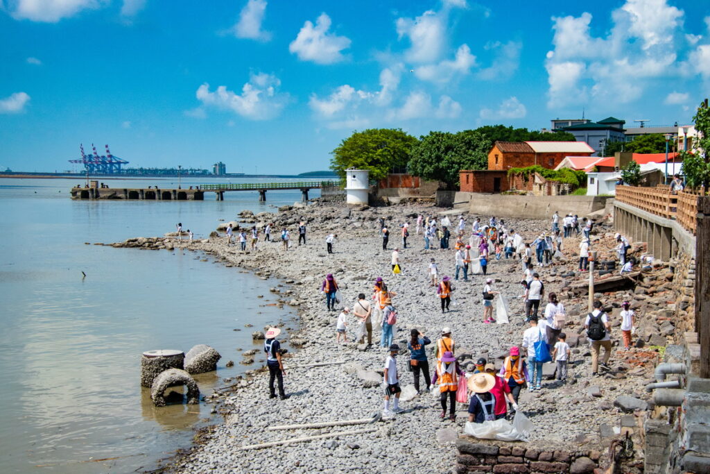滬尾藝文休閒園區每年均舉辦『守「滬」淡水河』淨灘活動，今已邁入第四屆