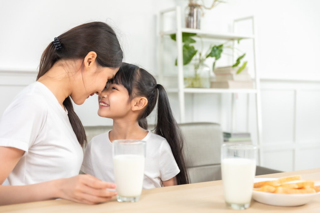 奧丁丁市集分享開學季出現大量小農鮮奶訂單，許多家長因重視食安、食源而選購小農鮮奶，作為孩子營養攝取來源之一（圖_shutterstock）