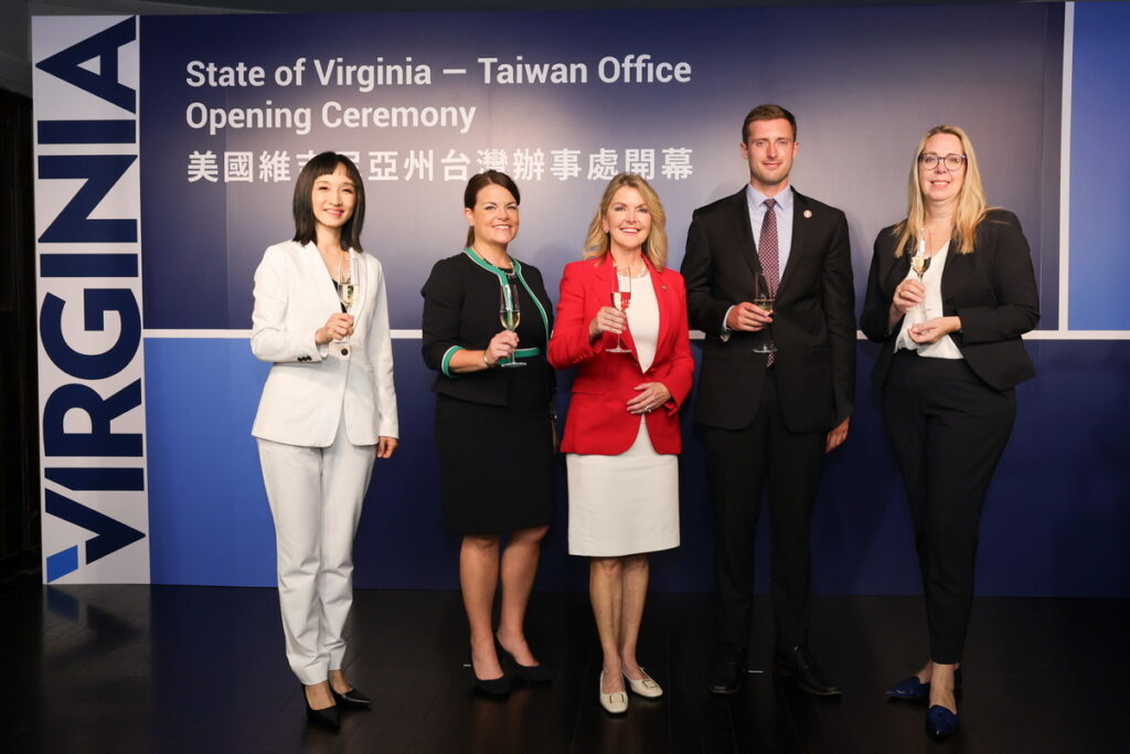 維吉尼亞州代表們，共同歡慶美國維吉尼亞州台灣商務辦事處開幕